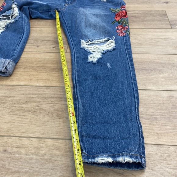 Missguided | Riot | Embroidered High Rise Distressed Mom Jeans - Picture 16 of 16